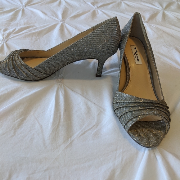 Carolyn' Peep Toe Pump - Picture 4 of 4